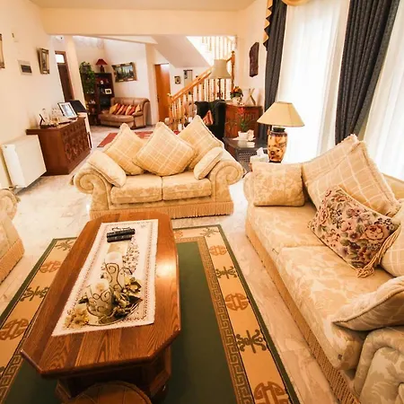 Villa Huge Family